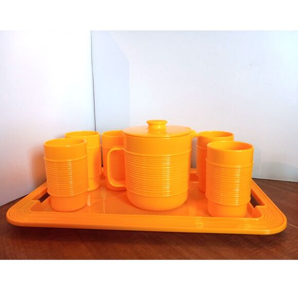 Vtg 1970s Yellow Melamine Pitcher Set with 5 Tumblers & Serving Tray Rubbermaid - Picture 2 of 5